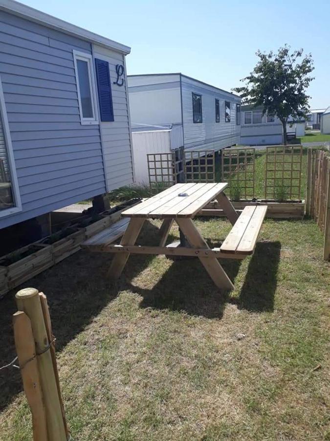 Stacaravan 4Pers In Bredene Met Eigen Tuintje 2449 Dış mekan fotoğraf
